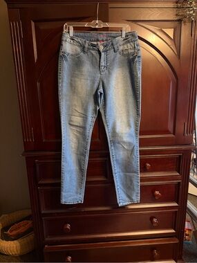 Elle Light Blue Cropped Stretch Jeans